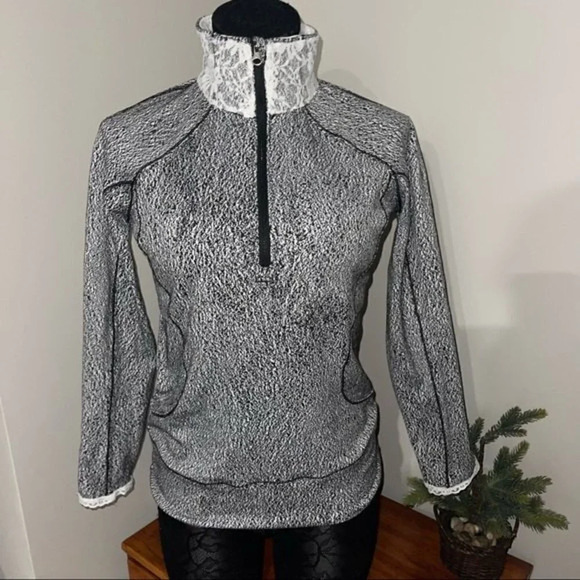 Lululemon Rush Hour 1/2 Zip size 6 ❤️ - Picture 1 of 10